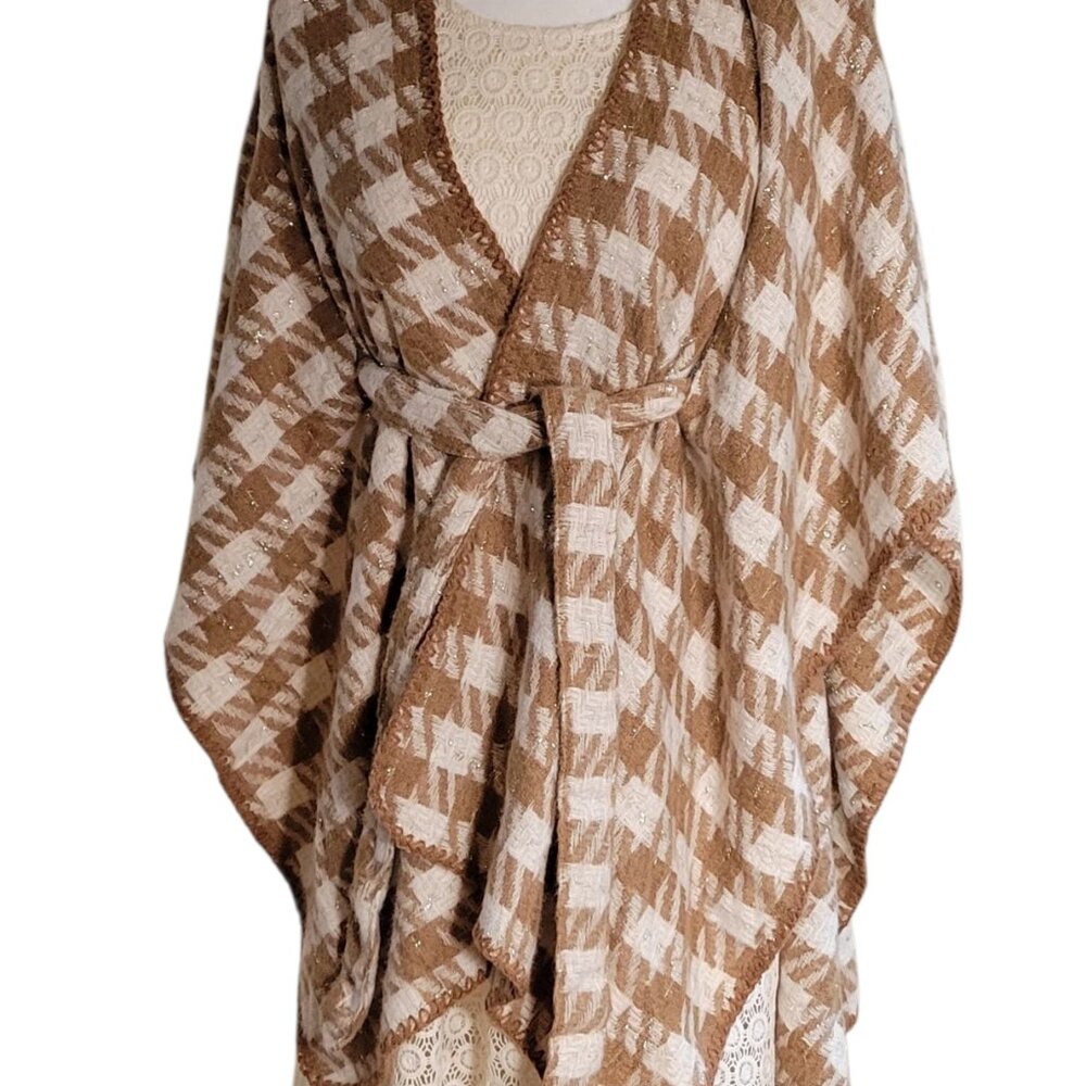 Lucky Belle Caramel & Cream Houndstooth Wrap